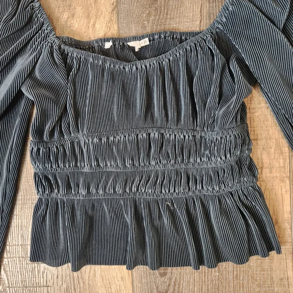 ASTR The Label Ziva Pleated Balloon-Sleeve Top in a midnight blue Sz:S Boho - Picture 4 of 9